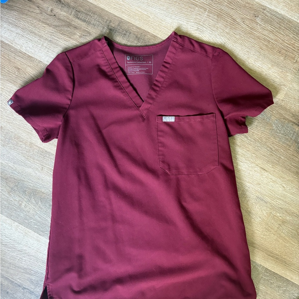 Figs  XS V-Catarina Scrub Top in Burgundy